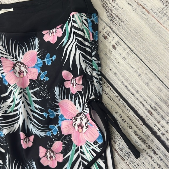 2 piece‎ Floral Swimwear Sz. M - Picture 4 of 8